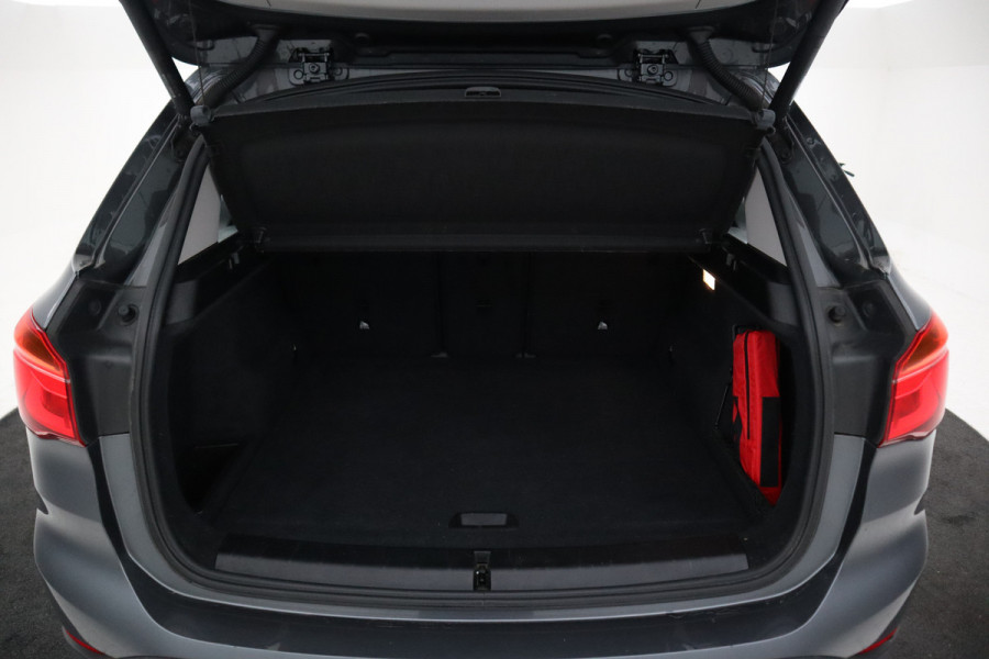 BMW X1 sDrive20i High Executive 192 PK! Navigatie, Stoelverwarming