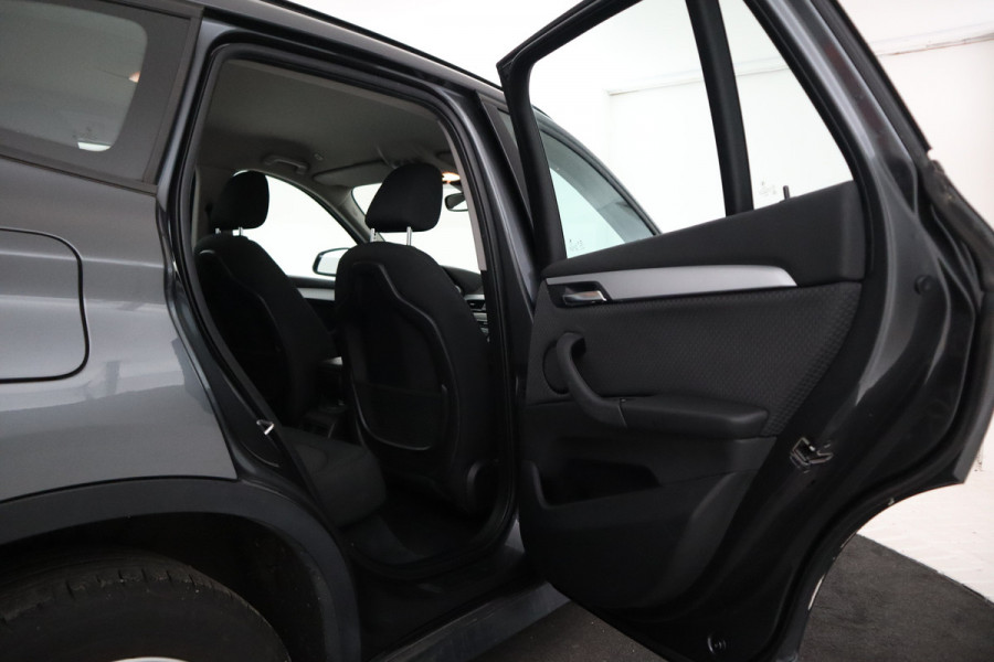 BMW X1 sDrive20i High Executive 192 PK! Navigatie, Stoelverwarming