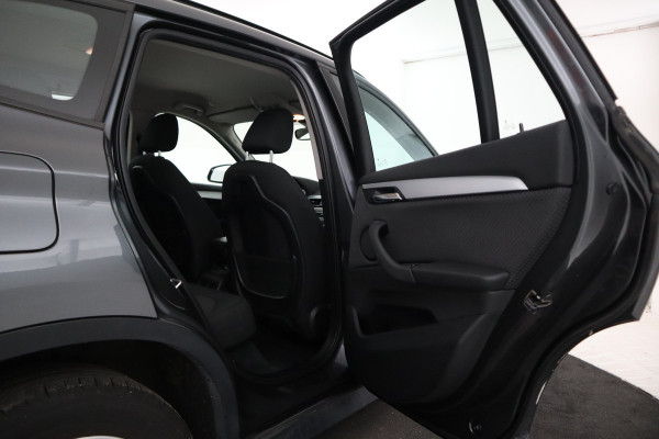 BMW X1 sDrive20i High Executive 192 PK! Navigatie, Stoelverwarming