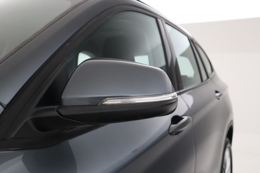 BMW X1 sDrive20i High Executive 192 PK! Navigatie, Stoelverwarming
