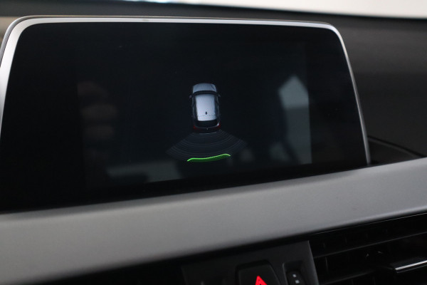 BMW X1 sDrive20i High Executive 192 PK! Navigatie, Stoelverwarming