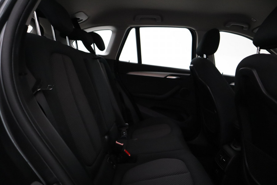BMW X1 sDrive20i High Executive 192 PK! Navigatie, Stoelverwarming
