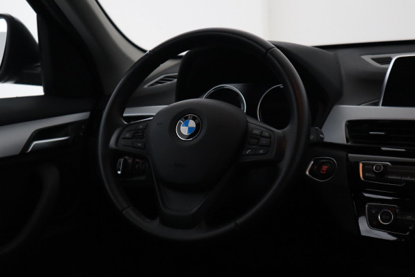 BMW X1 sDrive20i High Executive 192 PK! Navigatie, Stoelverwarming