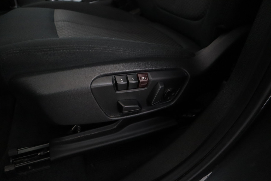 BMW X1 sDrive20i High Executive 192 PK! Navigatie, Stoelverwarming