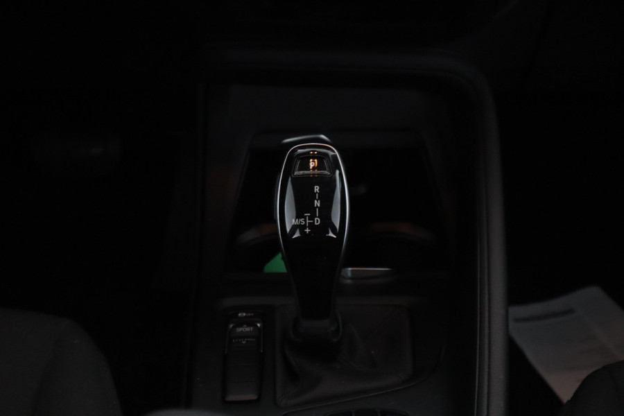 BMW X1 sDrive20i High Executive 192 PK! Navigatie, Stoelverwarming
