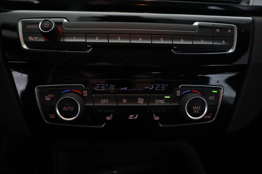 BMW X1 sDrive20i High Executive 192 PK! Navigatie, Stoelverwarming
