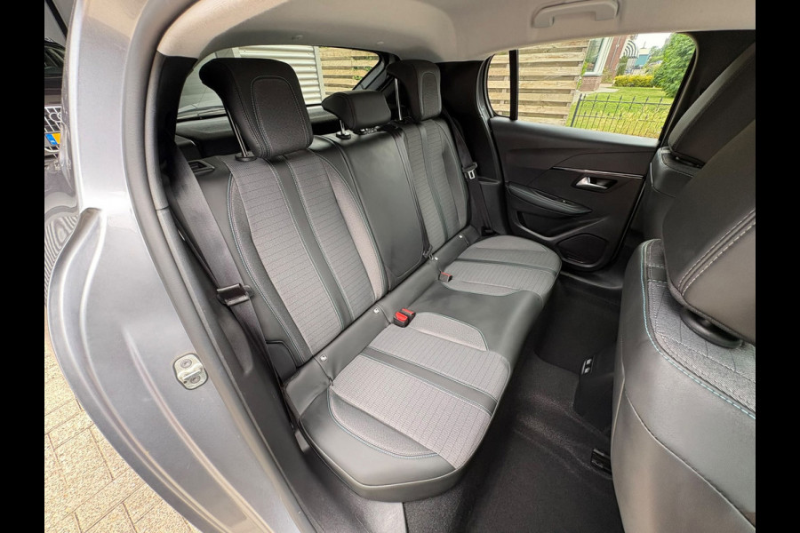 Peugeot 208 1.2 PureTech Allure Pack GARANTIE!, Groot NAVI, DIGITAAL DASH!