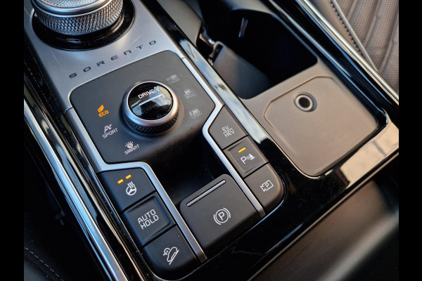 Kia Sorento 1.6 T-GDi Plug-in Hybrid 4WD ExecutiveLine 7p | Pano | Dodehoek Camera | Massage | LED | Leder |