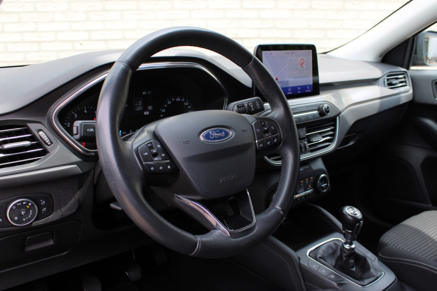 Ford FOCUS Wagon 1.0 EcoBoost Titanium Business | Trekhaak | Origin NL | Parkeersensor voor + achter | Carplay