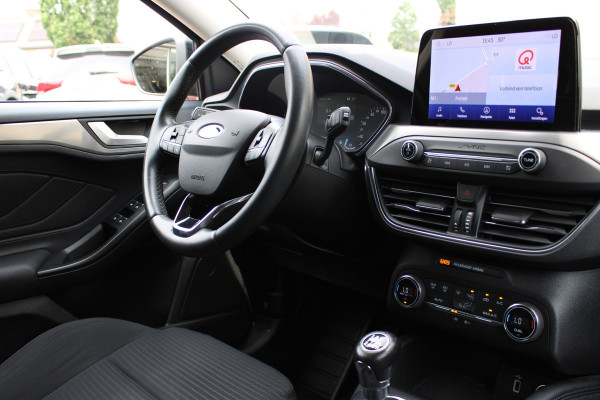 Ford FOCUS Wagon 1.0 EcoBoost Titanium Business | Trekhaak | Origin NL | Parkeersensor voor + achter | Carplay