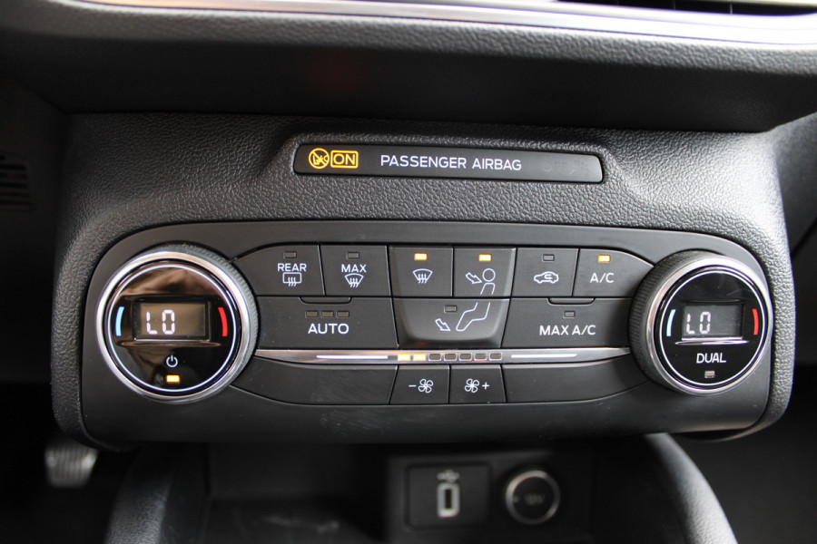 Ford FOCUS Wagon 1.0 EcoBoost Titanium Business | Trekhaak | Origin NL | Parkeersensor voor + achter | Carplay