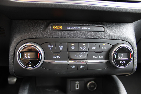 Ford FOCUS Wagon 1.0 EcoBoost Titanium Business | Trekhaak | Origin NL | Parkeersensor voor + achter | Carplay