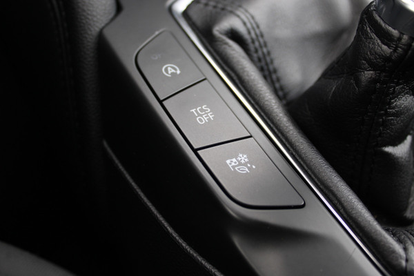 Ford FOCUS Wagon 1.0 EcoBoost Titanium Business | Trekhaak | Origin NL | Parkeersensor voor + achter | Carplay
