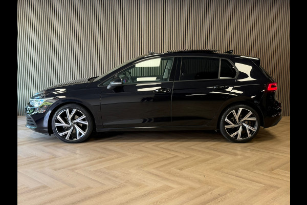 Volkswagen Golf 1.5 eTSI DSG PANO MASSAGE CAMERA VIRTUAL COCKPIT SFEERVERLICHTING STOELVERWARMING NAVIGATIE CRUISE