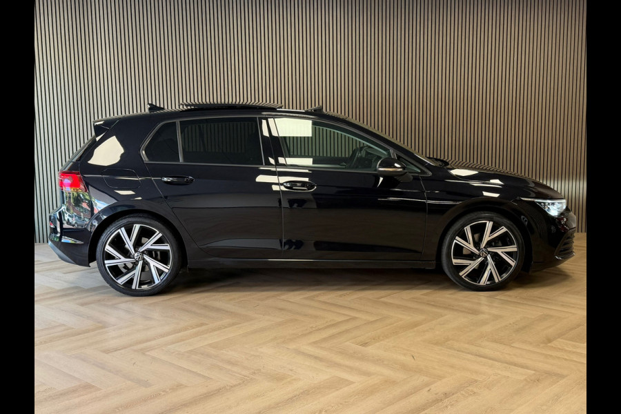 Volkswagen Golf 1.5 eTSI DSG PANO MASSAGE CAMERA VIRTUAL COCKPIT SFEERVERLICHTING STOELVERWARMING NAVIGATIE CRUISE