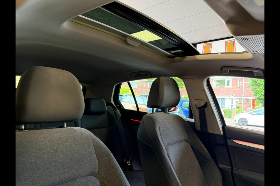 Volkswagen Golf 1.5 eTSI DSG PANO MASSAGE CAMERA VIRTUAL COCKPIT SFEERVERLICHTING STOELVERWARMING NAVIGATIE CRUISE