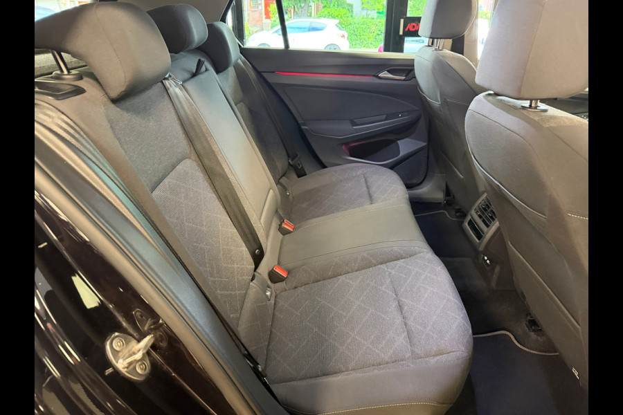 Volkswagen Golf 1.5 eTSI DSG PANO MASSAGE CAMERA VIRTUAL COCKPIT SFEERVERLICHTING STOELVERWARMING NAVIGATIE CRUISE