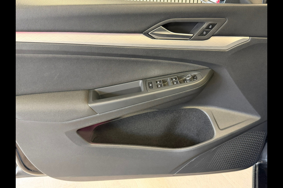 Volkswagen Golf 1.5 eTSI DSG PANO MASSAGE CAMERA VIRTUAL COCKPIT SFEERVERLICHTING STOELVERWARMING NAVIGATIE CRUISE