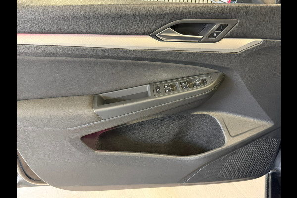 Volkswagen Golf 1.5 eTSI DSG PANO MASSAGE CAMERA VIRTUAL COCKPIT SFEERVERLICHTING STOELVERWARMING NAVIGATIE CRUISE