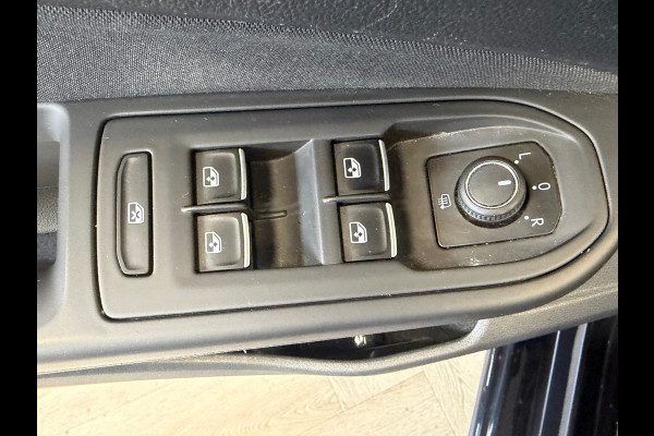 Volkswagen Golf 1.5 eTSI DSG PANO MASSAGE CAMERA VIRTUAL COCKPIT SFEERVERLICHTING STOELVERWARMING NAVIGATIE CRUISE