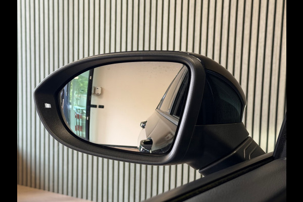 Volkswagen Golf 1.5 eTSI DSG PANO MASSAGE CAMERA VIRTUAL COCKPIT SFEERVERLICHTING STOELVERWARMING NAVIGATIE CRUISE