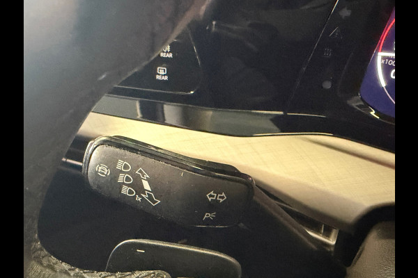Volkswagen Golf 1.5 eTSI DSG PANO MASSAGE CAMERA VIRTUAL COCKPIT SFEERVERLICHTING STOELVERWARMING NAVIGATIE CRUISE