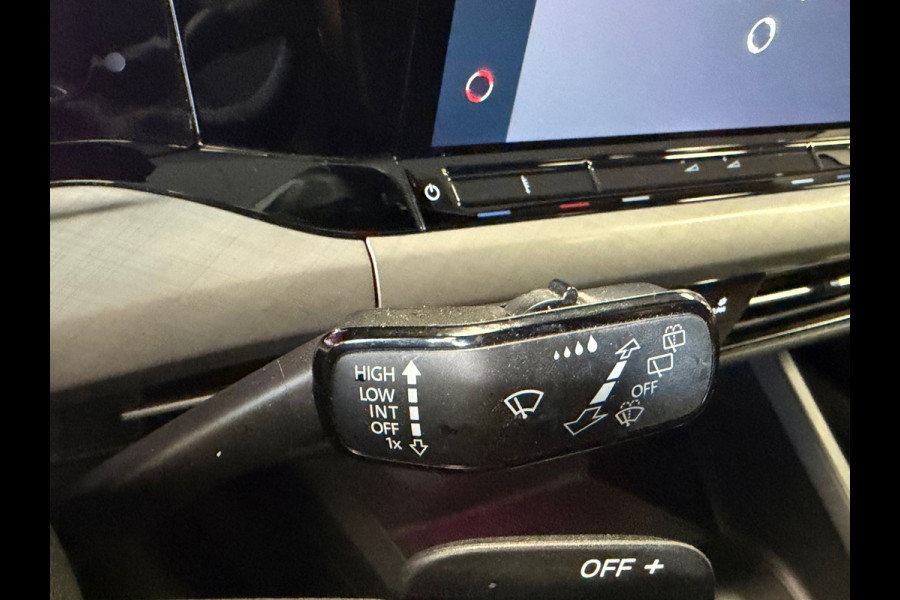 Volkswagen Golf 1.5 eTSI DSG PANO MASSAGE CAMERA VIRTUAL COCKPIT SFEERVERLICHTING STOELVERWARMING NAVIGATIE CRUISE
