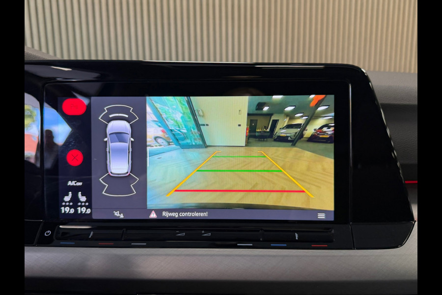 Volkswagen Golf 1.5 eTSI DSG PANO MASSAGE CAMERA VIRTUAL COCKPIT SFEERVERLICHTING STOELVERWARMING NAVIGATIE CRUISE