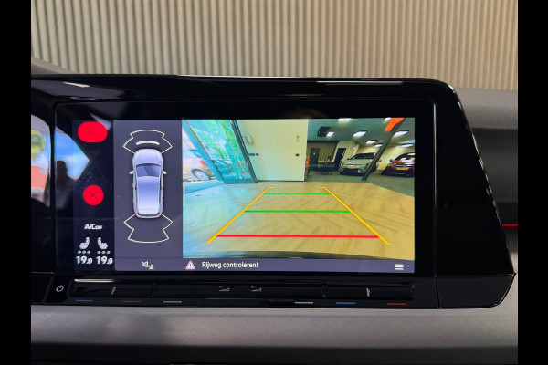 Volkswagen Golf 1.5 eTSI DSG PANO MASSAGE CAMERA VIRTUAL COCKPIT SFEERVERLICHTING STOELVERWARMING NAVIGATIE CRUISE