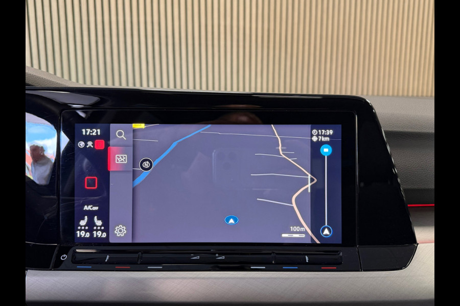 Volkswagen Golf 1.5 eTSI DSG PANO MASSAGE CAMERA VIRTUAL COCKPIT SFEERVERLICHTING STOELVERWARMING NAVIGATIE CRUISE