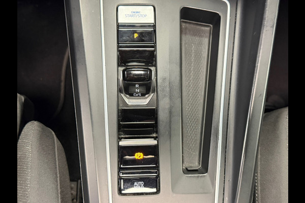 Volkswagen Golf 1.5 eTSI DSG PANO MASSAGE CAMERA VIRTUAL COCKPIT SFEERVERLICHTING STOELVERWARMING NAVIGATIE CRUISE
