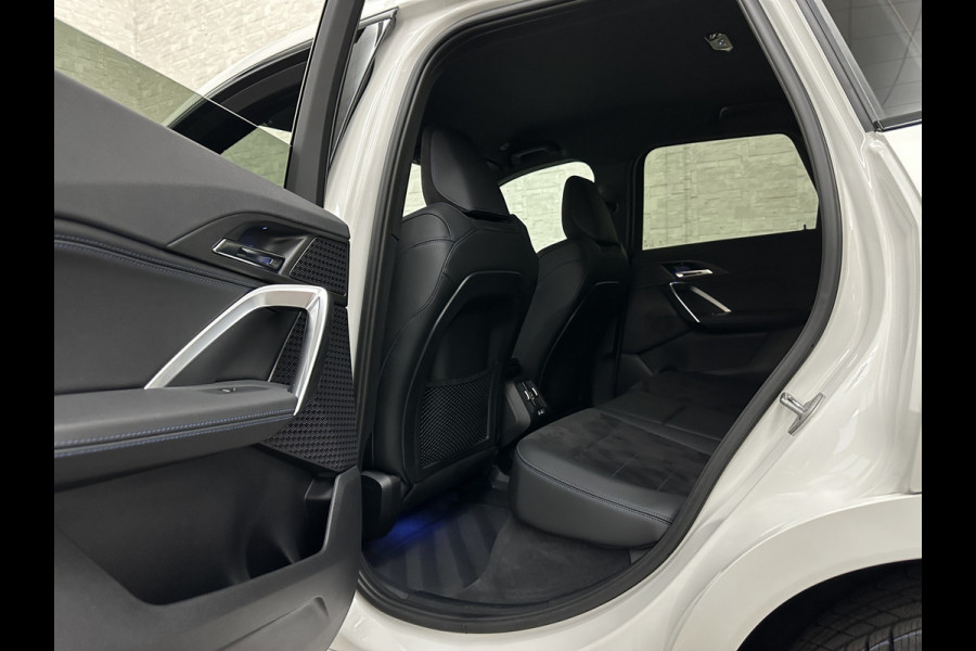 BMW iX1 30 313pk X-Drive M-Sport Performance | Adaptief Led | Sportstoelen | Keyless | Adaptieve Cruise en Struurwielverw. voorbereid | Antraciet Hemel | Carplay | Sfeerverlichting | 1200kg Trekgewicht | Camera | Bovag Garantie.