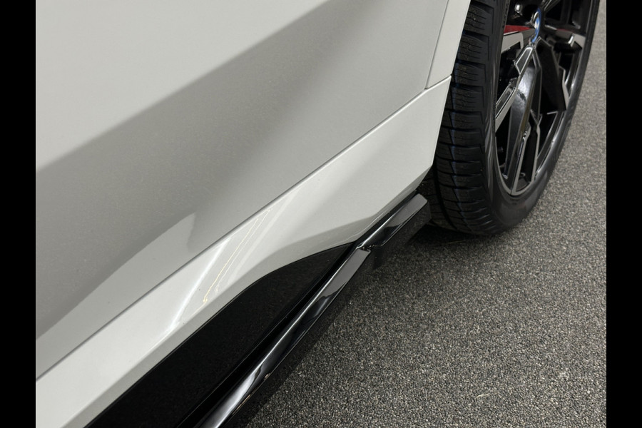 BMW iX1 30 313pk X-Drive M-Sport Performance | Adaptief Led | Sportstoelen | Keyless | Adaptieve Cruise en Struurwielverw. voorbereid | Antraciet Hemel | Carplay | Sfeerverlichting | 1200kg Trekgewicht | Camera | Bovag Garantie.