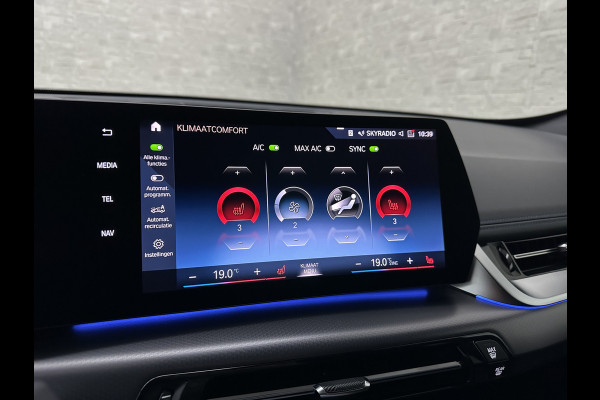 BMW iX1 30 313pk X-Drive M-Sport Performance | Adaptief Led | Sportstoelen | Keyless | Adaptieve Cruise en Struurwielverw. voorbereid | Antraciet Hemel | Carplay | Sfeerverlichting | 1200kg Trekgewicht | Camera | Bovag Garantie.