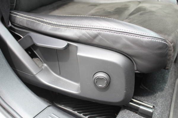 Volvo XC40 1.5 T3 R-Design | Panoramadak | Dealer onderhouden | Harman Kardon | Navigatie | Stoelverwarming