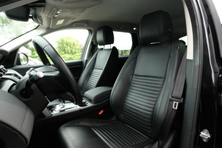 Land Rover Discovery Sport P300e 1.5 S 309 PK | 360 graden camera | Lederen bekleding | Elektrische Stoelen | Navigatie | DAB