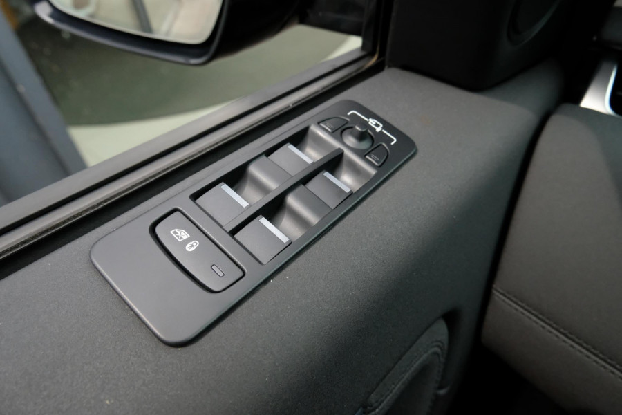 Land Rover Discovery Sport P300e 1.5 S 309 PK | 360 graden camera | Lederen bekleding | Elektrische Stoelen | Navigatie | DAB