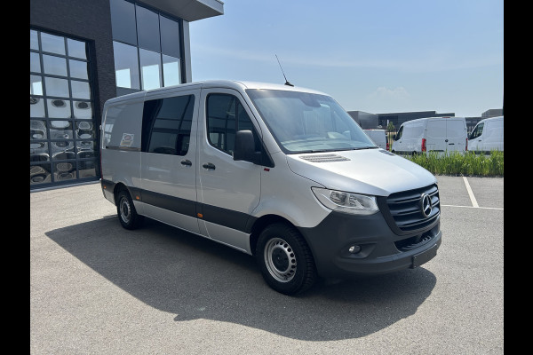 Mercedes-Benz Sprinter 315 CDI L2 H1 RWD 3500KG Trekhaak / BOTT Inrichting / MBUX 10.25 / Navigatie / Cruise control / Airco / 270 Graden achterdeuren