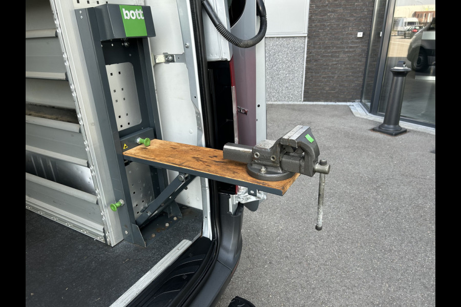 Mercedes-Benz Sprinter 315 CDI L2 H1 RWD 3500KG Trekhaak / BOTT Inrichting / MBUX 10.25 / Navigatie / Cruise control / Airco / 270 Graden achterdeuren