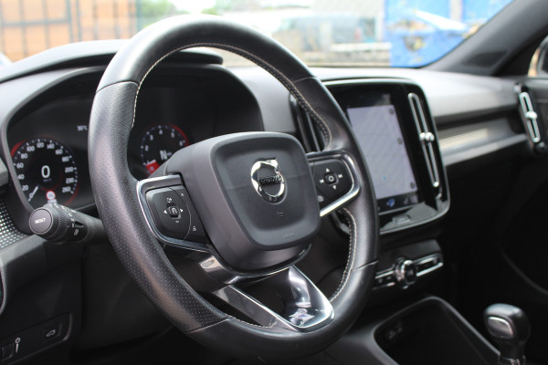 Volvo XC40 1.5 T3 R-Design | Panoramadak | Dealer onderhouden | Harman Kardon | Navigatie | Stoelverwarming