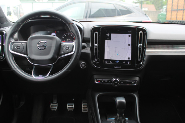 Volvo XC40 1.5 T3 R-Design | Panoramadak | Dealer onderhouden | Harman Kardon | Navigatie | Stoelverwarming
