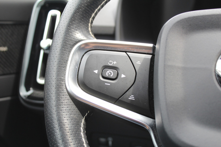 Volvo XC40 1.5 T3 R-Design | Panoramadak | Dealer onderhouden | Harman Kardon | Navigatie | Stoelverwarming
