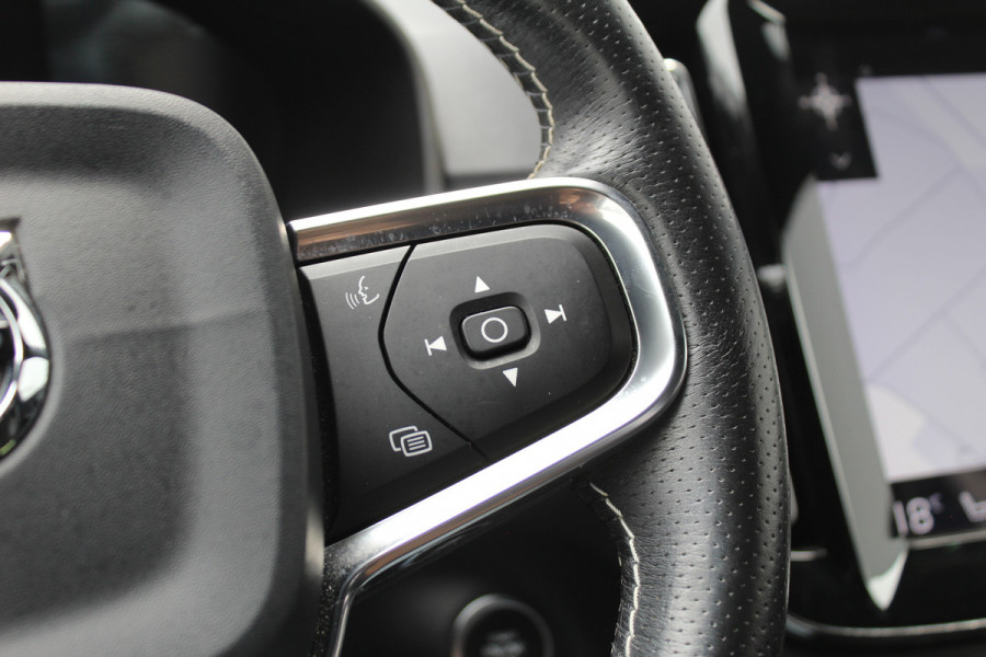 Volvo XC40 1.5 T3 R-Design | Panoramadak | Dealer onderhouden | Harman Kardon | Navigatie | Stoelverwarming