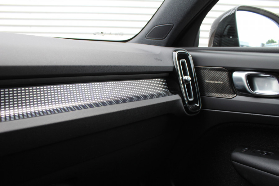 Volvo XC40 1.5 T3 R-Design | Panoramadak | Dealer onderhouden | Harman Kardon | Navigatie | Stoelverwarming