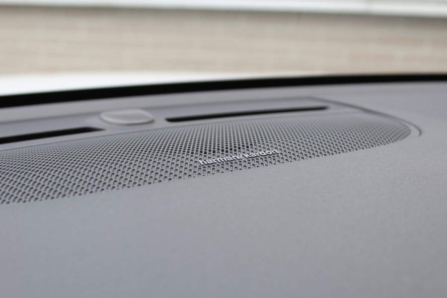 Volvo XC40 1.5 T3 R-Design | Panoramadak | Dealer onderhouden | Harman Kardon | Navigatie | Stoelverwarming
