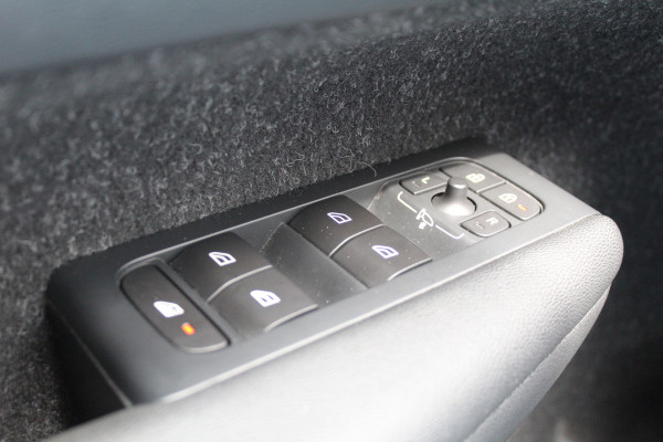 Volvo XC40 1.5 T3 R-Design | Panoramadak | Dealer onderhouden | Harman Kardon | Navigatie | Stoelverwarming