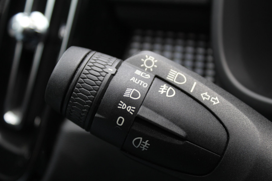 Volvo XC40 1.5 T3 R-Design | Panoramadak | Dealer onderhouden | Harman Kardon | Navigatie | Stoelverwarming