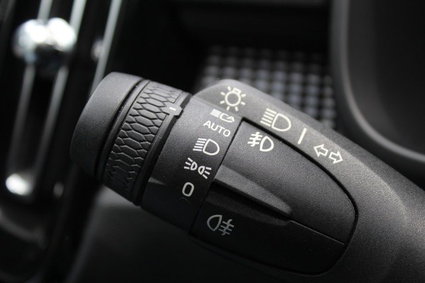 Volvo XC40 1.5 T3 R-Design | Panoramadak | Dealer onderhouden | Harman Kardon | Navigatie | Stoelverwarming
