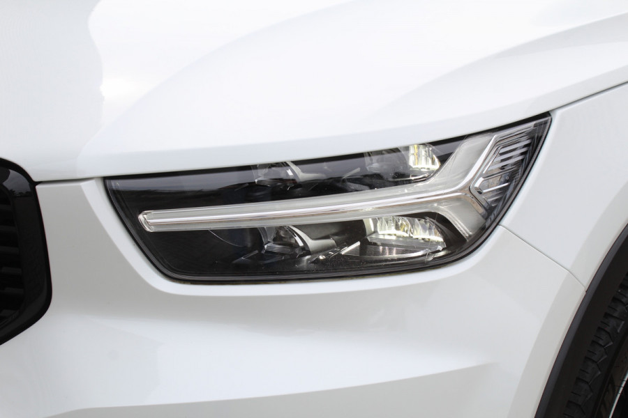 Volvo XC40 1.5 T3 R-Design | Panoramadak | Dealer onderhouden | Harman Kardon | Navigatie | Stoelverwarming