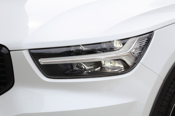 Volvo XC40 1.5 T3 R-Design | Panoramadak | Dealer onderhouden | Harman Kardon | Navigatie | Stoelverwarming